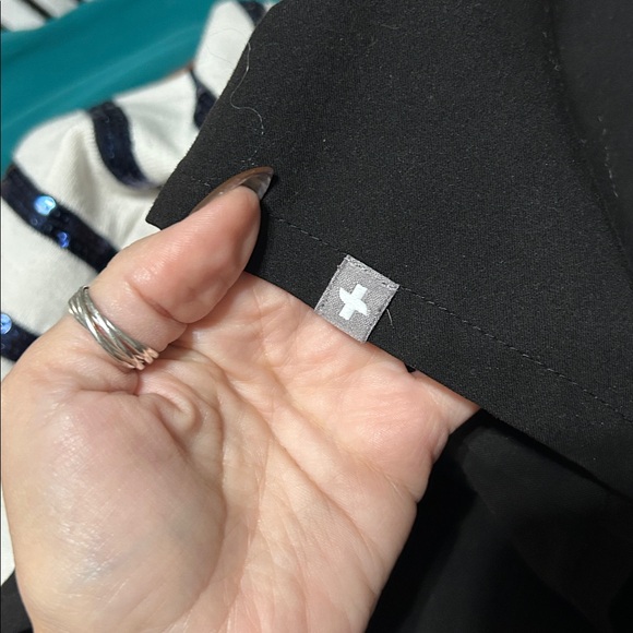 Figs Women's Black top - Picture 4 of 5